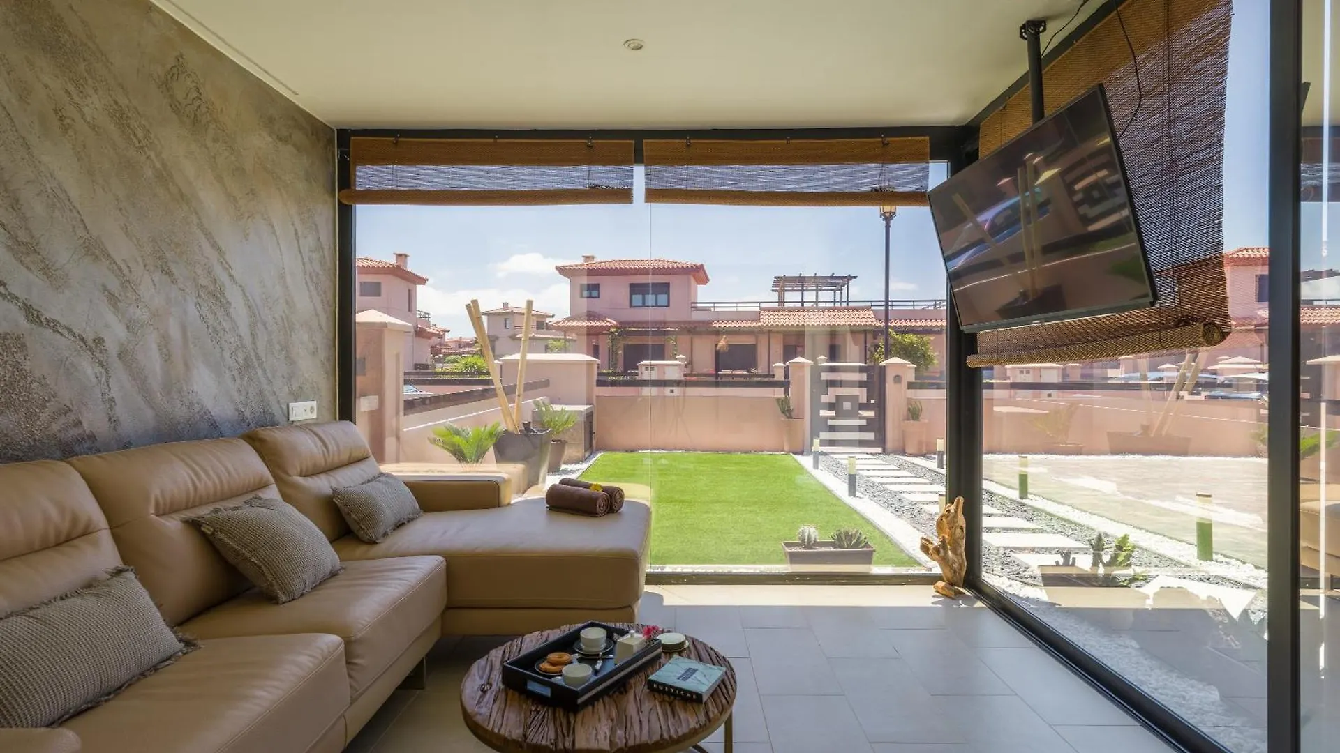 Giraud I - Luxurious Secluded Villa Next To The Sea Lajares