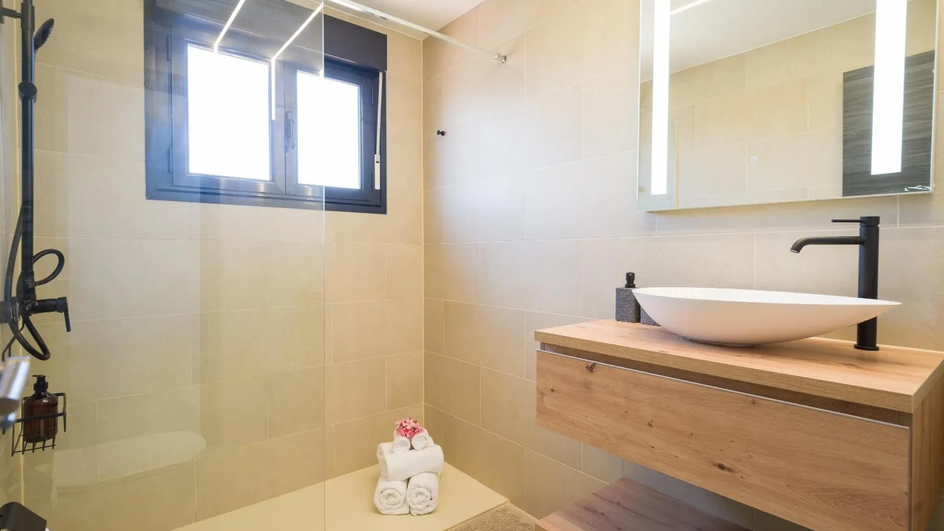 Giraud I - Luxurious Secluded Villa Next To The Sea Lajares İspanya